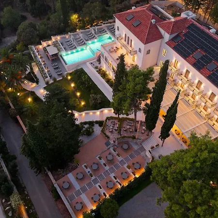 Moeesy, Blue & Oasis Hotel