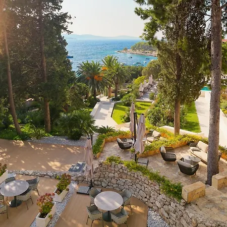 Moeesy, Blue & Oasis Hvar Town
