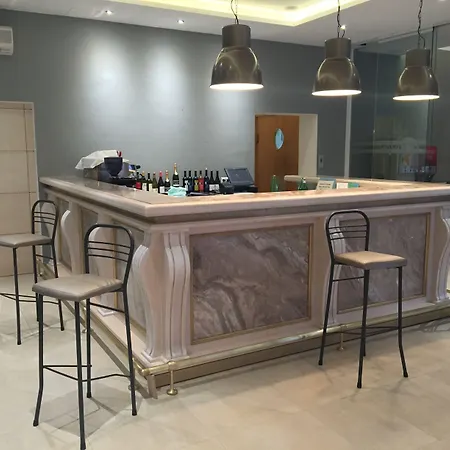 Moeesy, Blue & Oasis - Adults Only Хвар