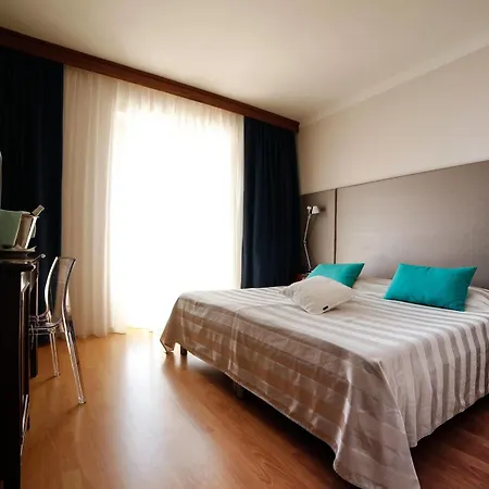 Moeesy, Blue & Oasis Hotel Hvar Town