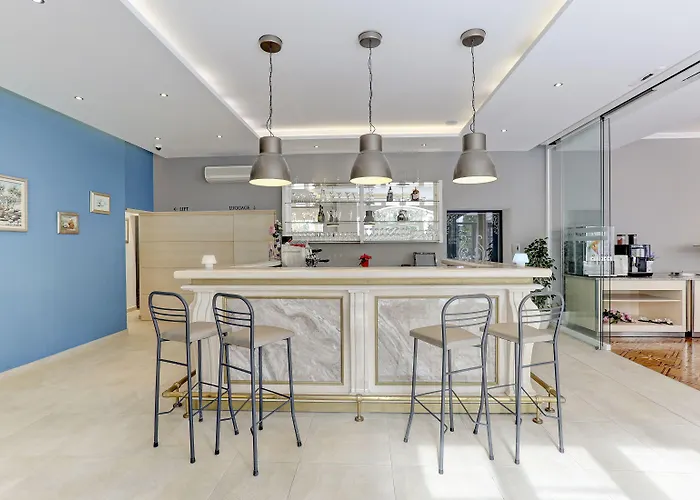 Moeesy, Blue & Oasis - Adults Only 5*